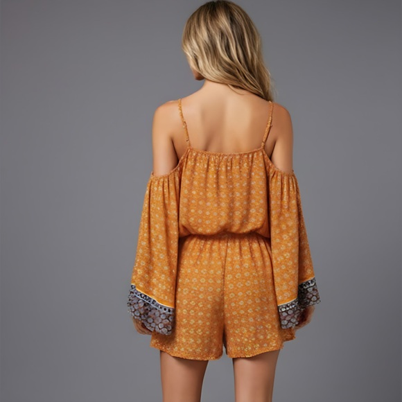 Floral Knot Front Romper - Picture 4 of 7